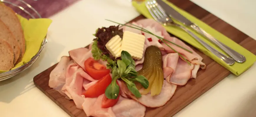 Restaurant und Biergarten im Hotel Drei Lilien in Vohenstrau&szlig;
